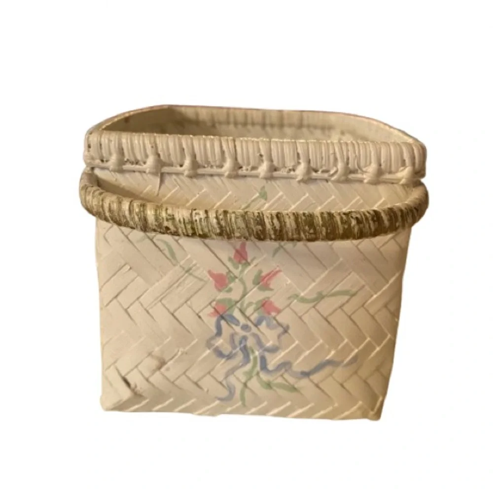 Vintage Set 2 White Wicker Baskets Hand Painted Sturdy Shabby Chic Cottagecore